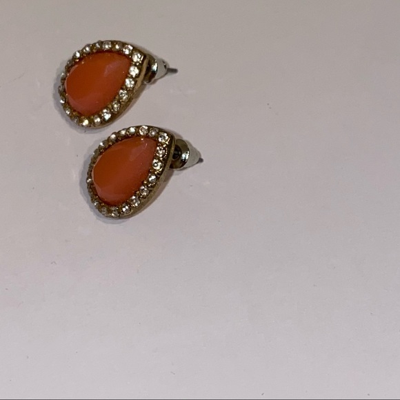 Peach stud earrings - Picture 3 of 5